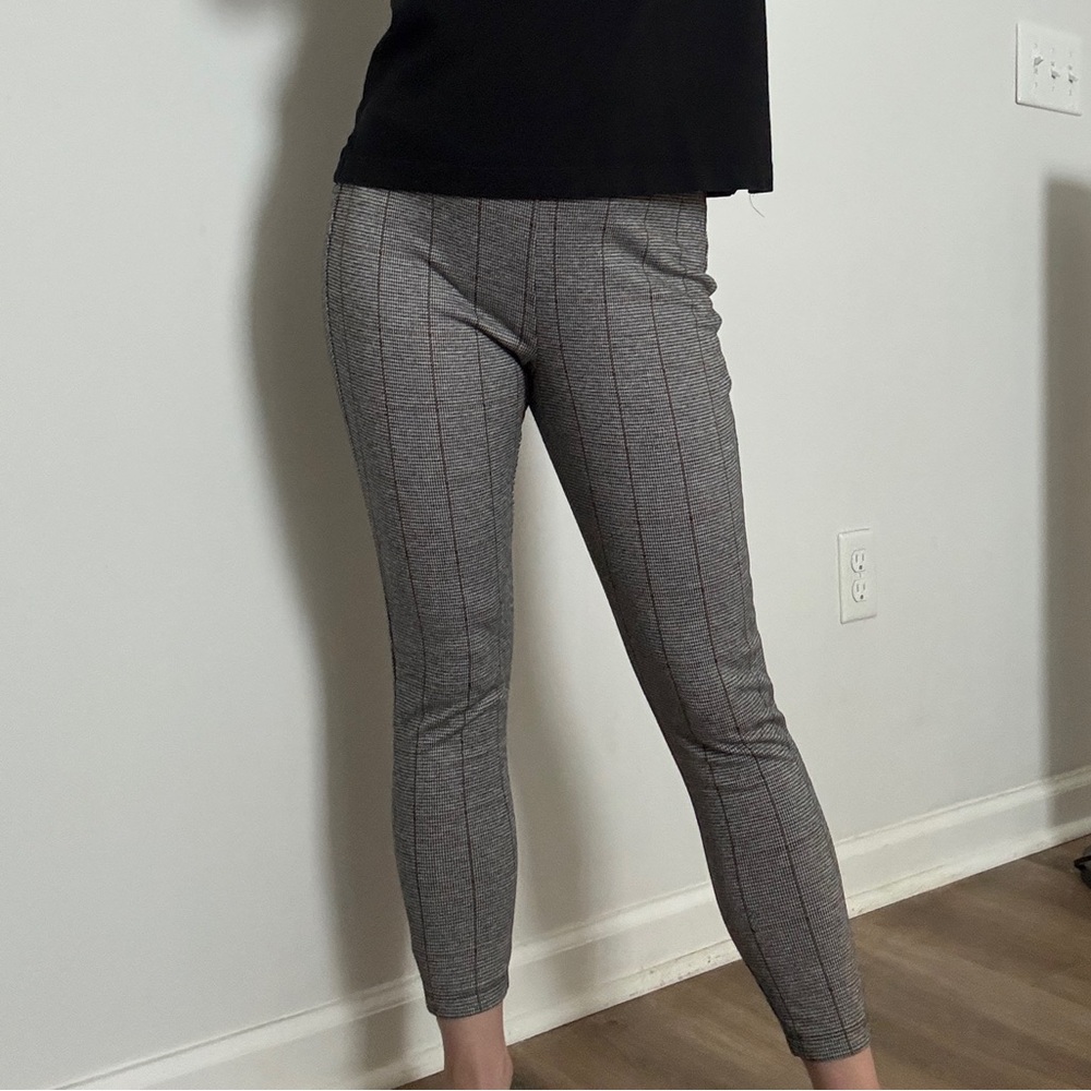 LOFT Gray Leggings with Subtle Plaid Design